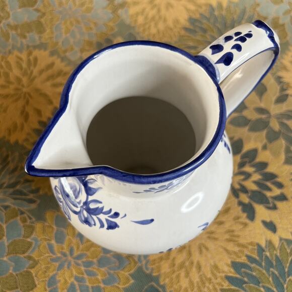 Majolica Pitcher Porta 28 – Vintage Portugal Floral Ceramic, 8 1/8″ Hand-Painted - Picture 7 of 8